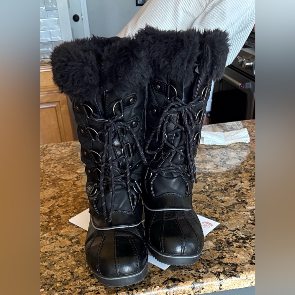 Cozy Black Fur-Lined Winter Boots